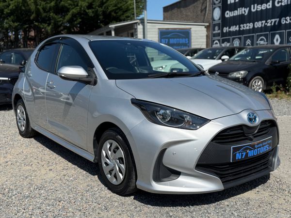 Toyota Yaris Hatchback, Petrol Hybrid, 2020, Silver
