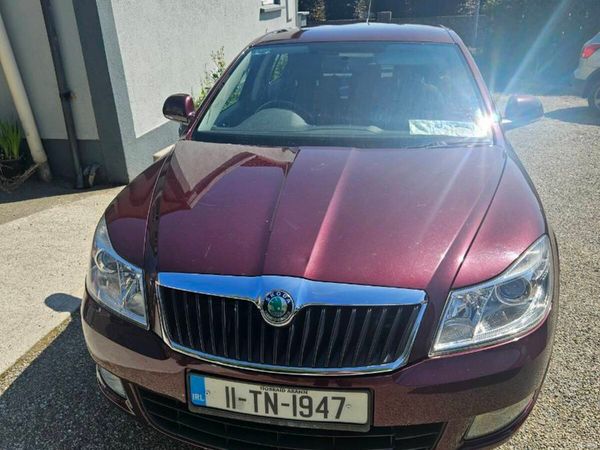 Skoda Octavia Saloon, Diesel, 2011, Red