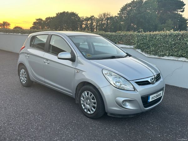 Hyundai i20 Hatchback, Petrol, 2011, Silver
