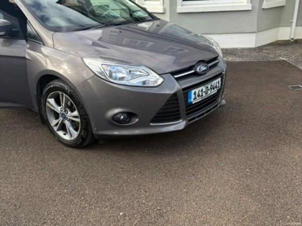 Ford Focus Saloon, Petrol, 2014, Brown