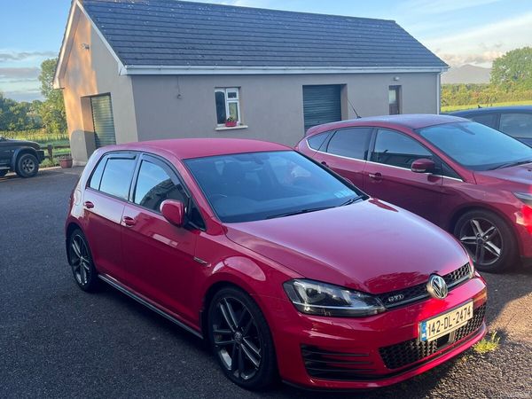 Volkswagen Golf Hatchback, Diesel, 2014, Red