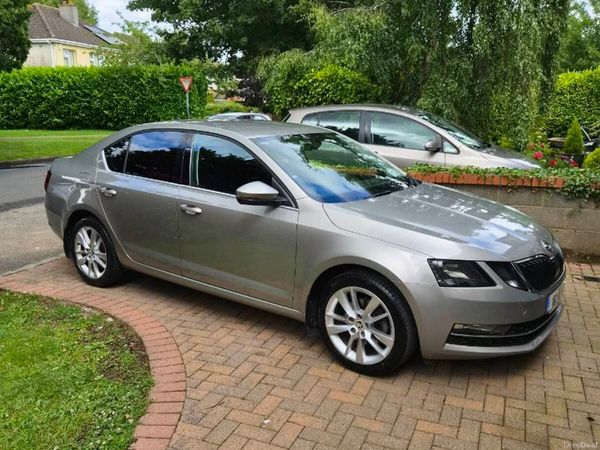 Skoda Octavia Saloon, Petrol, 2018, Grey