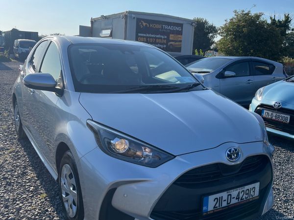 Toyota Yaris Hatchback, Petrol Hybrid, 2021, Silver