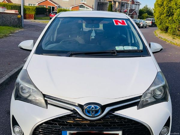 Toyota Yaris Hatchback, Petrol Hybrid, 2014, White