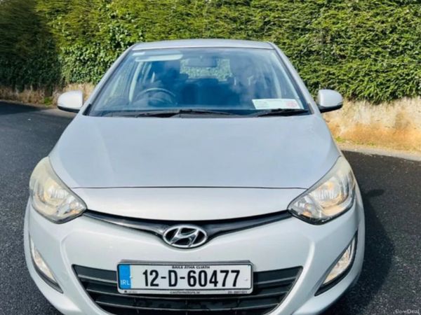 Hyundai i20 Hatchback, Petrol, 2012, Silver