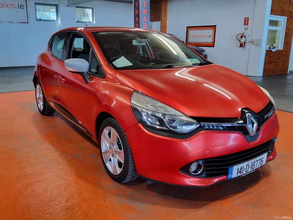 Renault Clio Hatchback, Petrol, 2014, Red