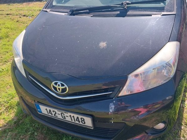 Toyota Yaris Hatchback, Petrol, 2014, Black
