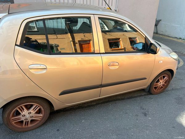 Hyundai i10 Hatchback, Petrol, 2009, Gold