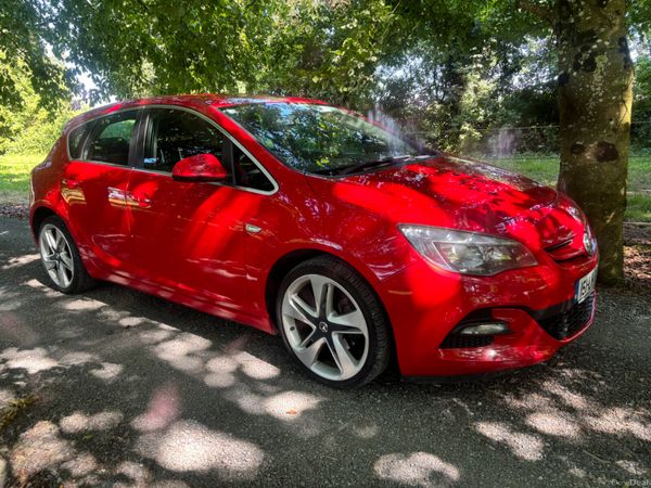 Opel Astra Hatchback, Diesel, 2015, Red