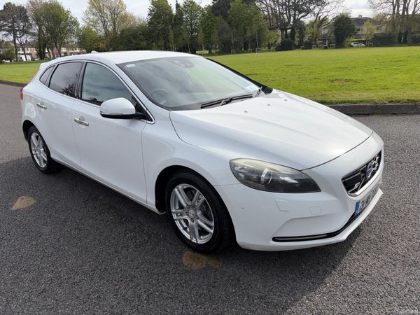 Volvo V40 Hatchback, Petrol, 2013, White