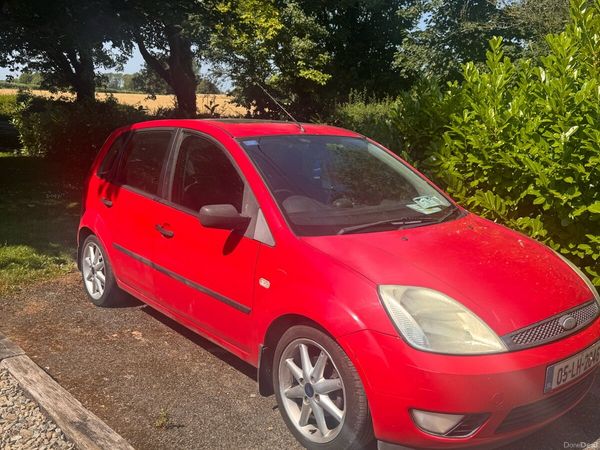 Ford Fiesta Hatchback, Petrol, 2005, Red