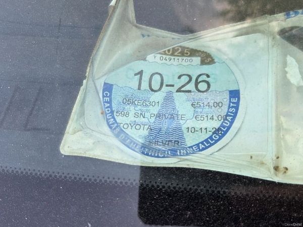 Toyota Avensis Saloon, Petrol, 2005, Silver