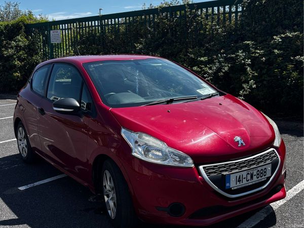 Peugeot 208 Hatchback, Petrol, 2014, Red