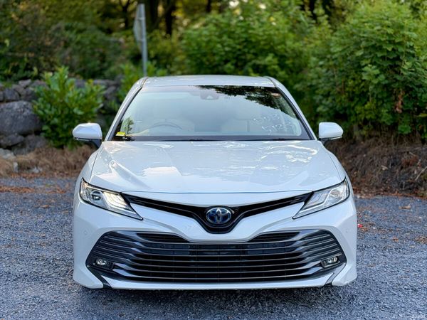 Toyota Camry Saloon, Petrol Hybrid, 2020, White