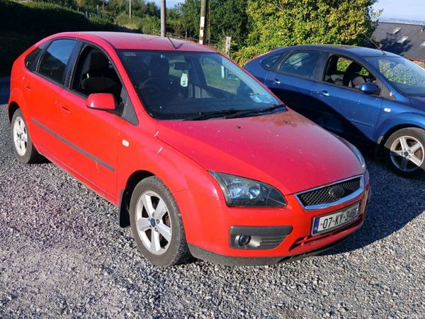Ford Focus Hatchback, Petrol, 2007, Red