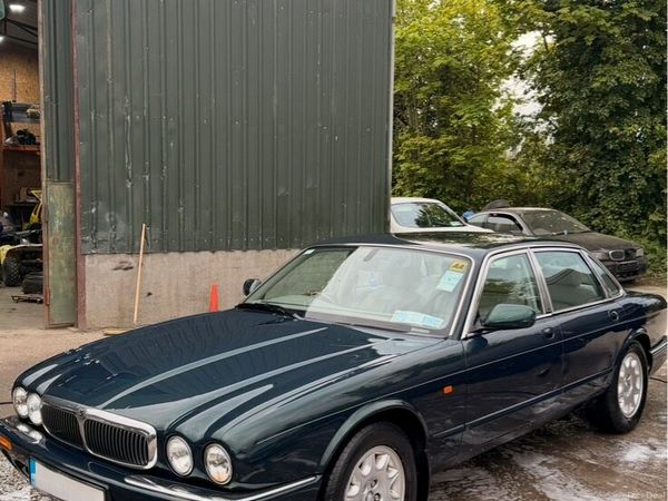 Jaguar XJ Saloon, Petrol, 2001, Green