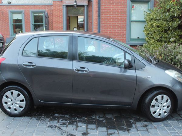 Toyota Yaris Hatchback, Petrol, 2011, Grey
