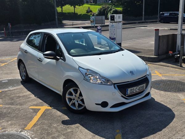 Peugeot 208 Hatchback, Petrol, 2013, White