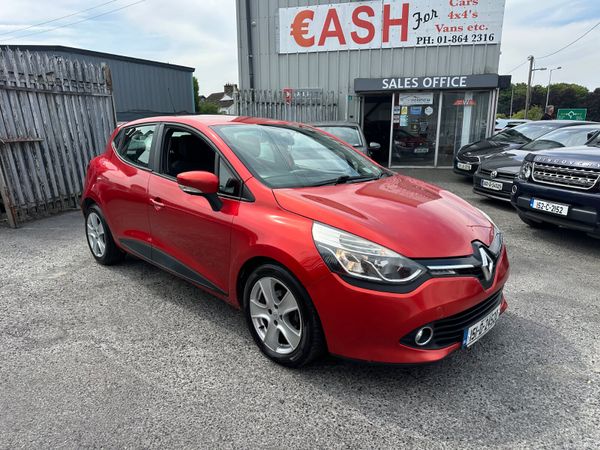Renault Clio Hatchback, Petrol, 2015, Red