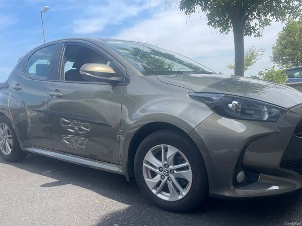 Toyota Yaris Hatchback, Petrol Hybrid, 2022, Green