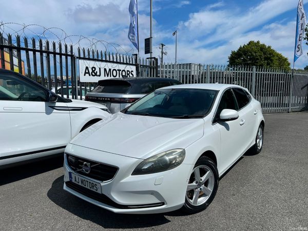 Volvo V40 Hatchback, Petrol, 2014, White