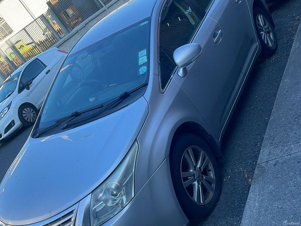 Toyota Avensis Saloon, Diesel, 2010, Silver