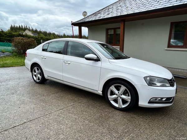 Volkswagen Passat Saloon, Diesel, 2011, White