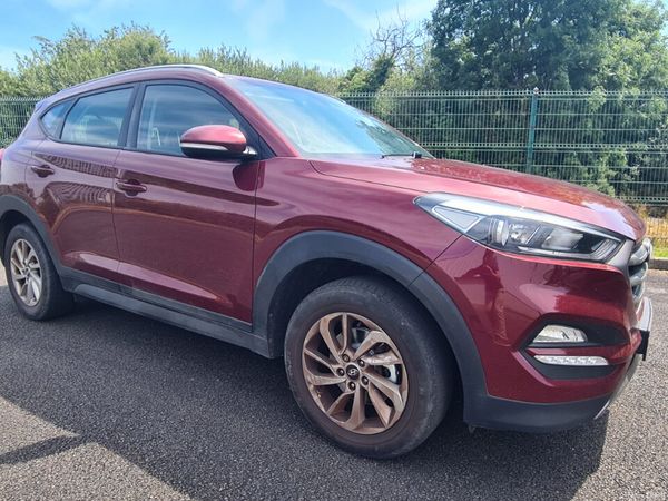Hyundai Tucson SUV, Petrol, 2015, Red