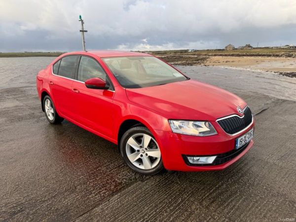 Skoda Octavia Saloon, Diesel, 2015, Red