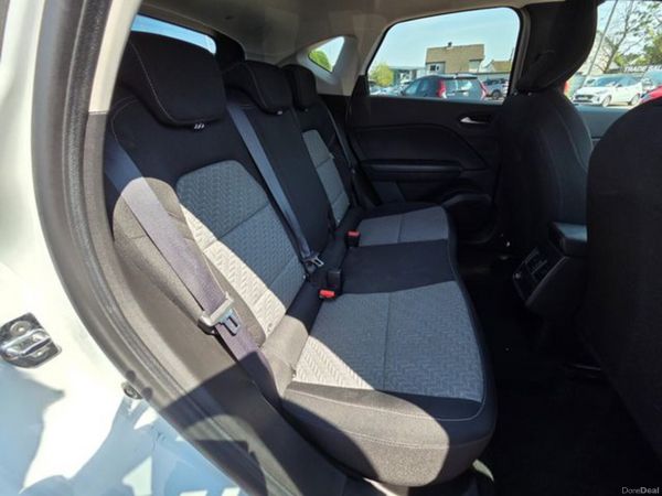 Renault Captur Hatchback, Petrol, 2022, White