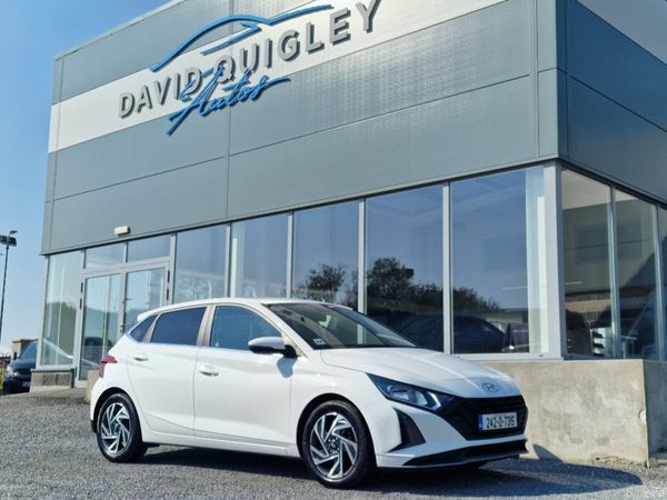 Hyundai i20 Hatchback, Petrol, 2024, White