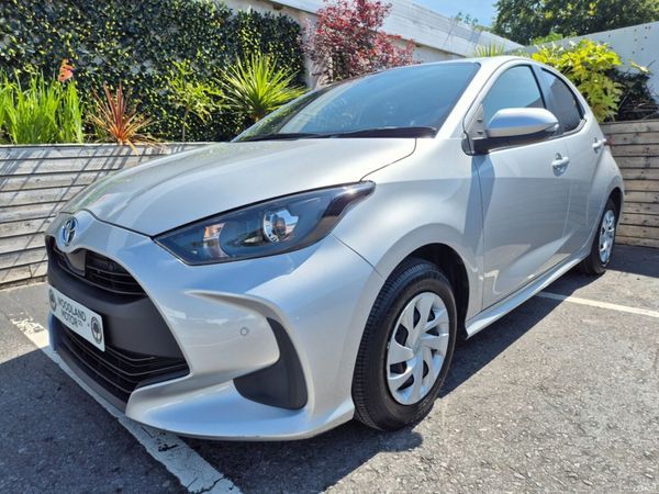 Toyota Yaris Hatchback, Petrol Hybrid, 2022, Silver