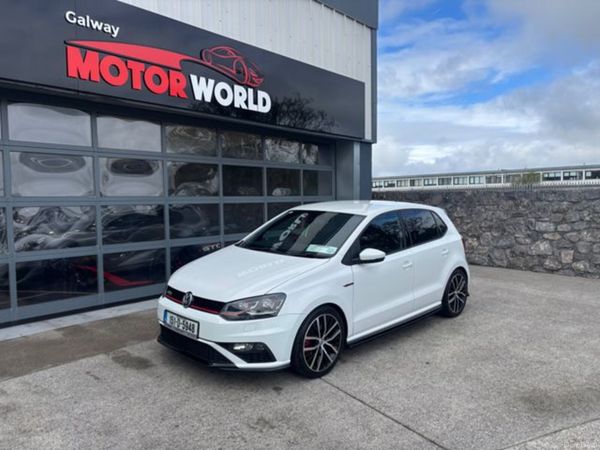 Volkswagen Polo Hatchback, Petrol, 2015, White