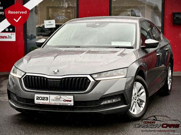 Skoda Octavia Hatchback, Diesel, 2023, Grey