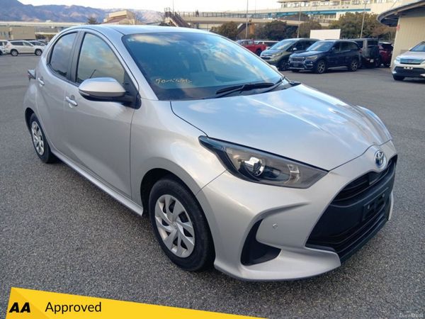 Toyota Yaris Hatchback, Petrol Hybrid, 2021, Silver