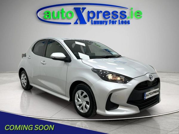 Toyota Yaris Hatchback, Petrol Hybrid, 2022, Silver