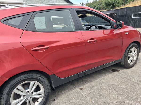 Hyundai ix35 SUV, Diesel, 2011, Red