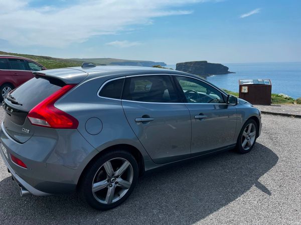 Volvo V40 Hatchback, Diesel, 2019, Grey
