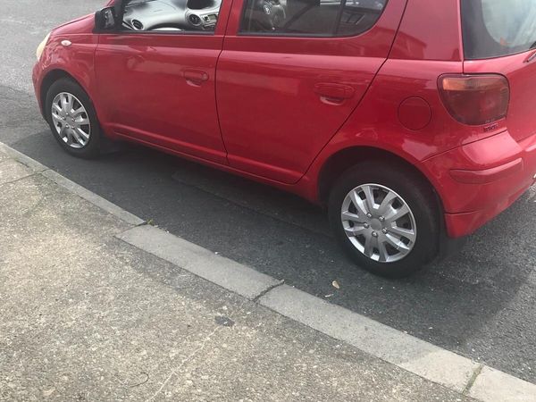 Toyota Yaris Hatchback, Petrol, 2005, Red