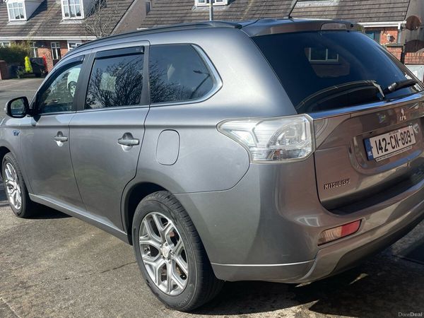 Mitsubishi Outlander SUV, Petrol Plug-in Hybrid, 2014, Grey