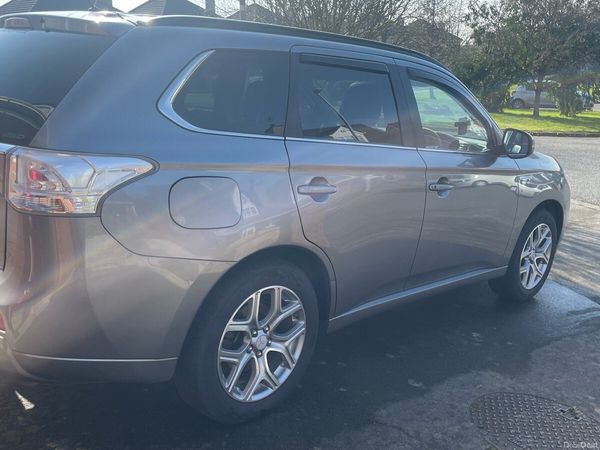 Mitsubishi Outlander SUV, Petrol Plug-in Hybrid, 2014, Grey