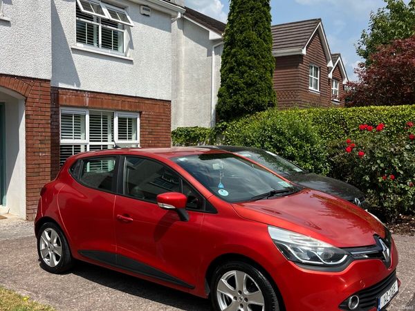 Renault Clio Hatchback, Petrol, 2014, Red