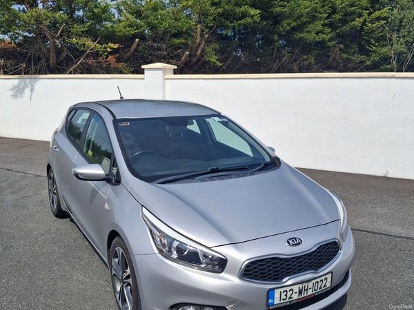 Kia Ceed Hatchback, Petrol, 2013, Silver