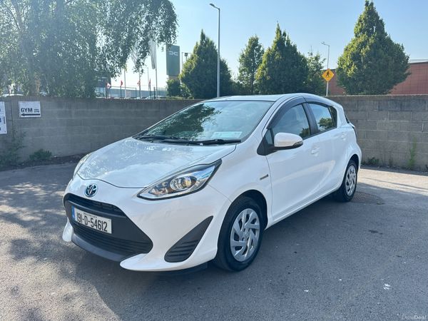 Toyota Aqua Hatchback, Petrol Hybrid, 2019, White