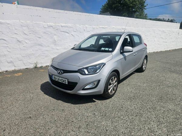 Hyundai i20 Hatchback, Petrol, 2015, Silver