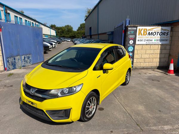 Honda Fit Hatchback, Petrol Hybrid, 2013, Yellow