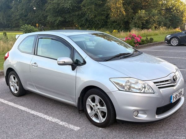 Toyota Auris Hatchback, Petrol, 2011, Silver