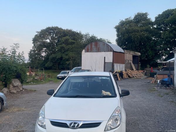 Hyundai i20 Hatchback, Petrol, 2012, White