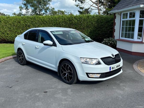 Skoda Octavia Hatchback, Diesel, 2015, White