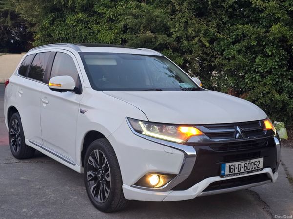 Mitsubishi Outlander SUV, Petrol Plug-in Hybrid, 2016, White